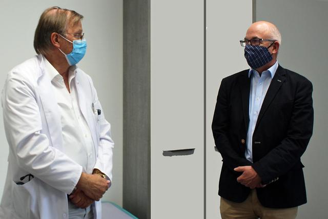 Foto © Jürgen Thoms - Facharzt für Allgemeinmedizin Dr. med. Thomas Huth und  Geschäftsführer der Unnaer Kreis-Bau- und Siedlungsgesellschaft Matthias Fischer