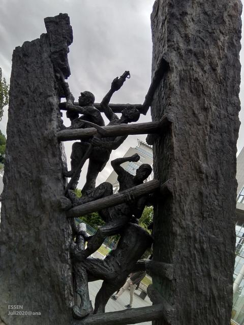 ...sie ackern und ackern...