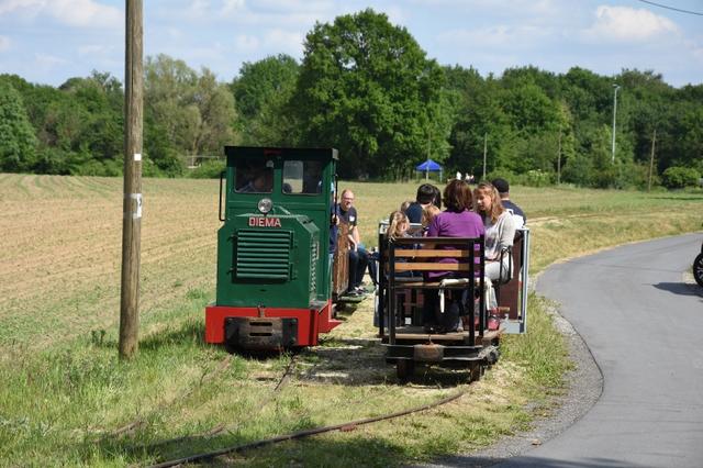 In Zusammenarbeit mit der Gemeinde Schermbeck bieten die Feldbahnfreunde als Ferienangebot wieder Fahrten an.  | Foto: Privat