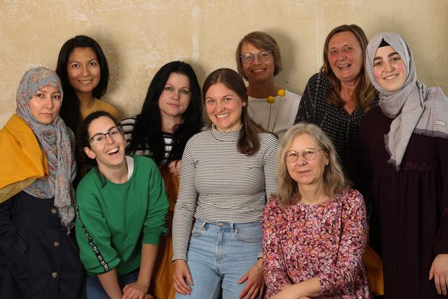 Was als Studenteninitiative in der Flüchtlingshilfe angefangen hat, möchte jetzt ein Sozialunternehmen werden. Die Frauen von "Nouranour" möchten ein Wittener Modelabel gründen und suchen Unterstützer. "Nouranour", das sind (v.l.) Masuma Kazrmi, Lilia Galarza Orcada, Laura Bueno, Vjollca Alija, Julia Ebner, Kordula Magiera, Christine Lüke, Sabine Gerlach und Hanife Demir.