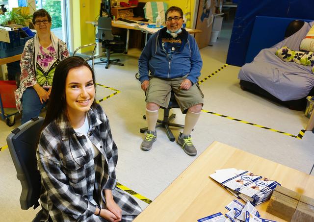 Nach ihrem freiwilligen sozialen Jahr bleibt die Xantenerin Sophia Leekes (Mitte) der Lebenshilfe treu und beginnt hier eine Ausbildung.