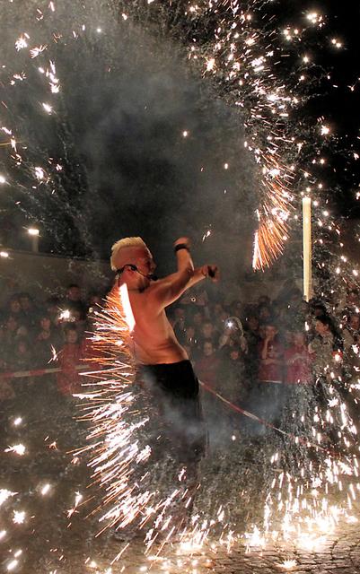 Auch der beliebte Lichtermarkt muss in diesem Jahr ausfallen. Archivfoto: Roland Störmer