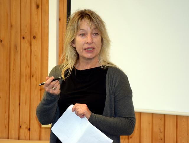 "Das nordische Modell würde zu Bedingungen führen, die Prostituierte in die Illegalität drängt, wo sie eher Opfer von Menschenhandel und Gewalt werden",lehnt Silvia Vorhauer, die bei der Mitternachtsmission die aufsuchende Arbeit in der Clubs koordiniert, ab. Nordirland nennt sie als Beispiel.