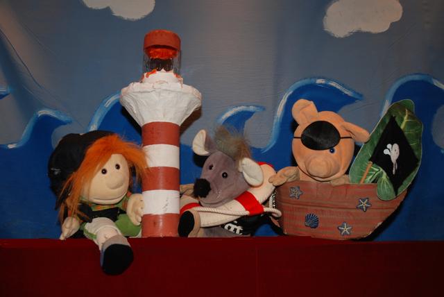 Die „Picknick-Piraten“ - Käpt`n Maus, Dicki Tam und Piraten-Lilli - bekommen eine Einladung in das Märchenland, denn eine Prinzessin vermisst ihren liebsten Schatz. Foto: Stadt