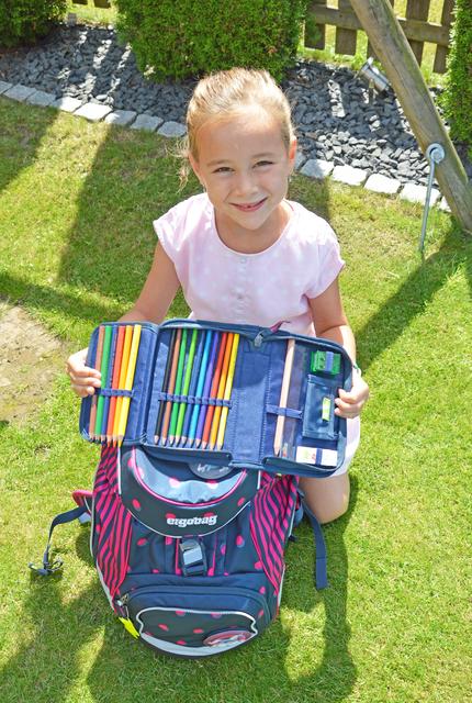 Die sechsjährige Lotta aus Velbert geht ab morgen in die Affenklasse der Städtischen Gemeinschafts-Grundschule Birth.