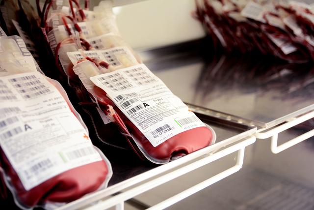 Wer gesund und fit ist, kann Blut spenden. Auch in Zeiten des Coronavirus benötigen Krankenhäuser dringend Blutspenden, damit die Patienten weiterhin sicher mit Blutpräparaten in Therapie und Notfallversorgung behandelt werden können!