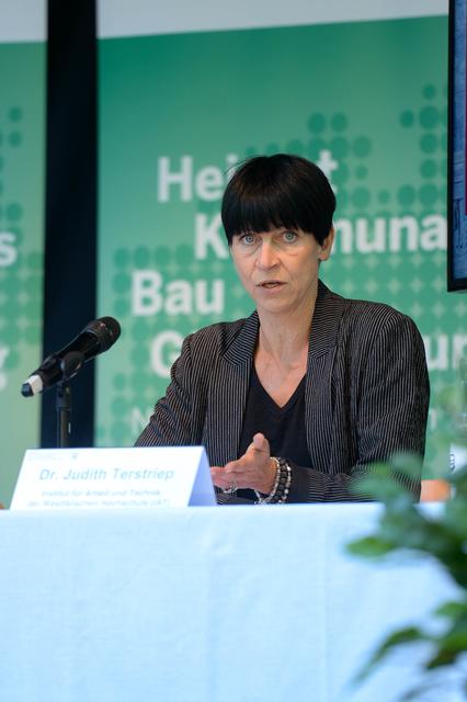 Dr. Judith Terstriep von IAT erklärt: "Durch künstlerisches und kreatives Potential sollen Orte der Begegnung und des Austausches nicht nur für, sondern auch mit Bürgern entwickelt werden."