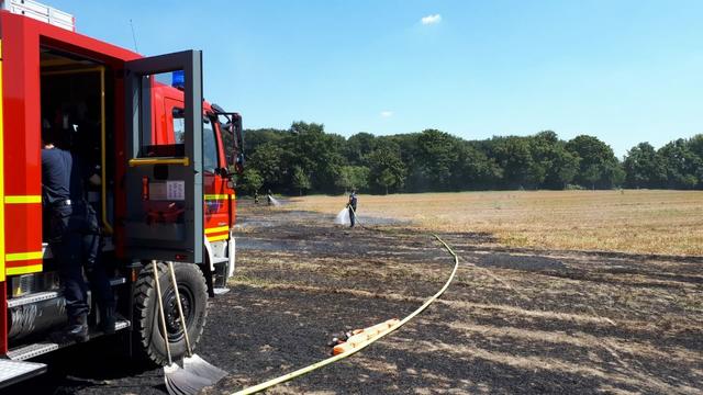 Der Löschzug Hassel der Freiwilligen Feuerwehr unterstützte die Löscharbeiten tatkräftig
