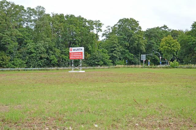Auf der "Dreiecksfläche" zwischen der Velberter Straße und der Pinner Straße in Heiligenhaus wird eine Verkaufsniederlassung der Adolf Würth GmbH & Co. KG gebaut. Im Frühjahr 2021 soll sie bereits eröffnet werden.