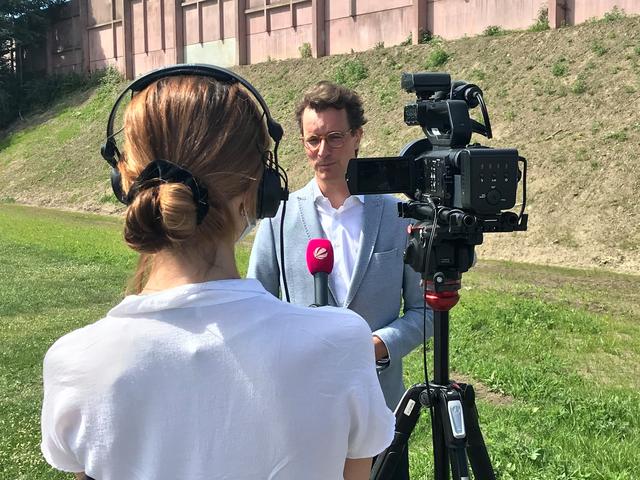 Die Autobahnbrücke in Unna sei ein hervorragendes Beispiel, wie an Baustellen Tempo gemacht werden könne, so Nordrhein-Westfalens Verkehrsminister Hendrik Wüst MdL.
