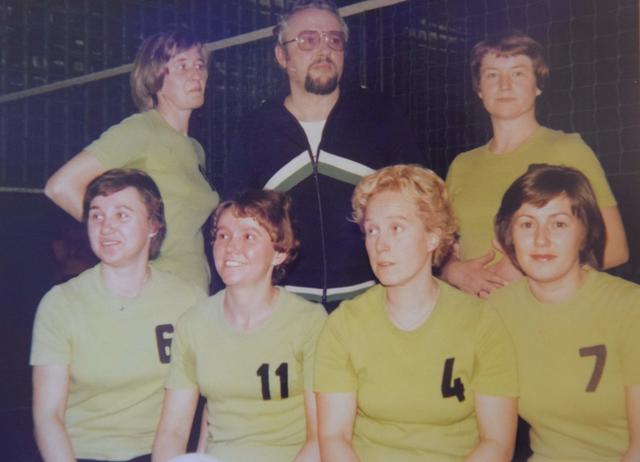 die erfolgreiche Damen-Hobbymannschaft des TV Eintracht um 1975 mit Rosel Theel