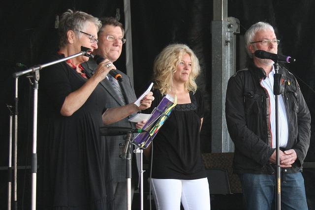 Foto © Jürgen Thoms - Durch den Seniorentag führte Ingeborg Wunderlich: Hier mit dem stellvertretenden Bürgermeister Werner Porzybot, der Seniorenbeauftragen Dorothee Glaremin und dem Vorsitzenden des City-Werberings Wolfgang Leiendecker 