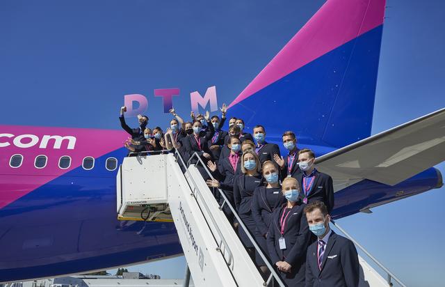 Bei der Eröffnung der ersten Deutschland-Base der ungarischen Airline Wizz Air am Flughafen Dortmund. | Foto: Hans Jürgen Landes