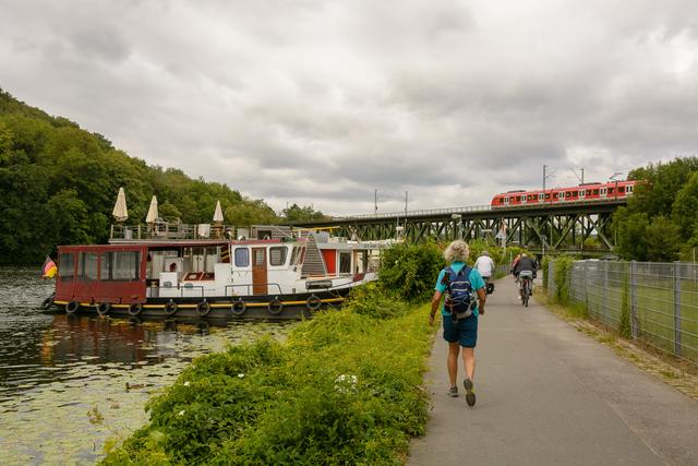 Bei Kettwig an der Ruhr entlang