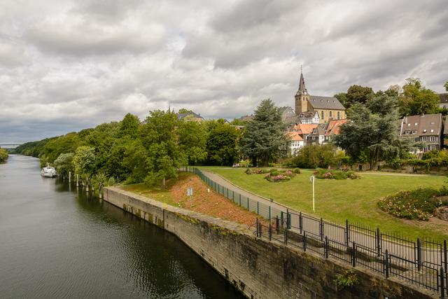 Der bekannte Blick von der Ruhrbrücke auf die Kettwiger Altstadt