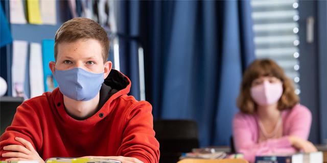 Permanente Maskenpflicht an Schulen, auch im Unterricht, ist Verstoß gegen die Menschenrechte!