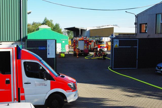 In der hintersten Halle des Metall-Recycling-Betriebes war es zur Verpuffung gekommen.