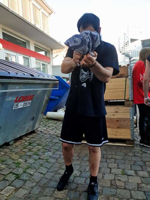 Putzt sich da wer die Nase oder blieb kein Auge trocken?
