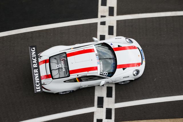 Im Rahmenprogramm der Formel-1 lernte der Rheinländer in seinem Porsche die Traditionsstrecke und ihre Tücken kennen.