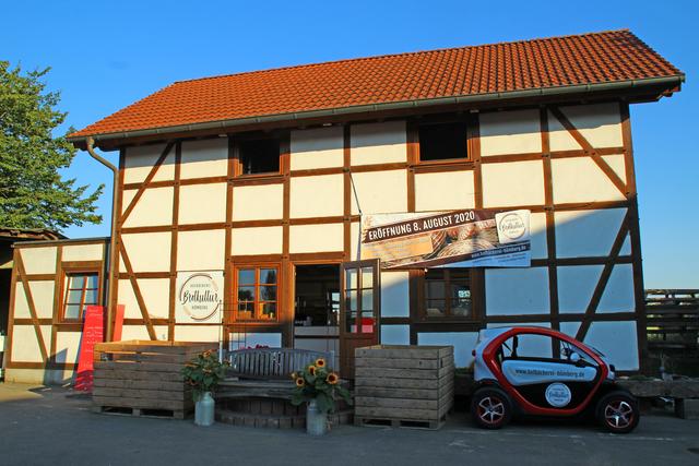 Auf dem Hof Scheffer will die neue Hofbäckerei Synergieeffekte mit dem gegenüber liegenden Hofladen mitnehmen.
