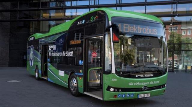 09.08.2020 - Der neue Elektro-Bus vor dem Hans-Sachs-Haus.