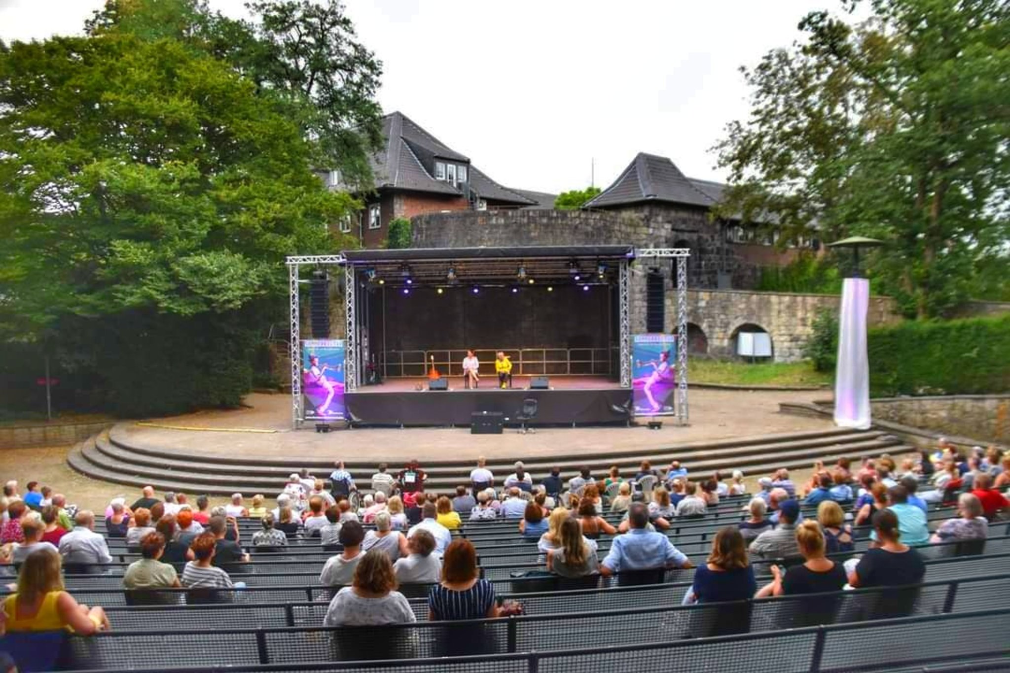Sommerkultur.. Thekentratsch: Burgtheater Dinslaken - Dinslaken