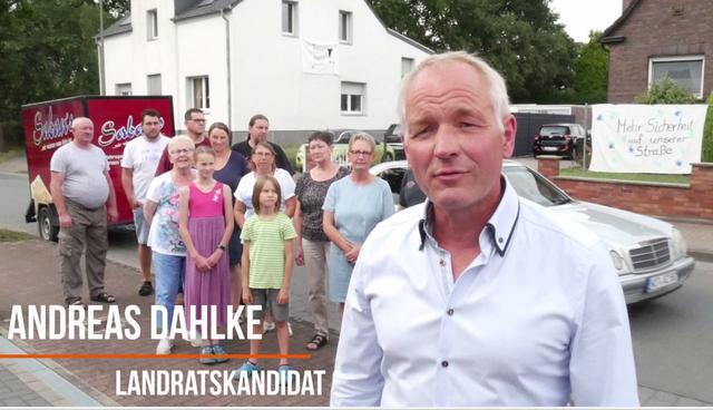 GFL-Landratskandidat Andreas Dahlke wirbt in Brambauer für ein Schwerlast-Verkehrskonzept, bei dem niemand auf der Strecke bleibt. Foto: GFL