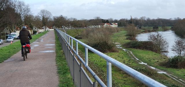 Auf zwei Rädern entlang der Ruhr in Alstaden. Archivfoto: Jörg Vorholt