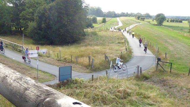 Auf dem Deich nach Xanten.