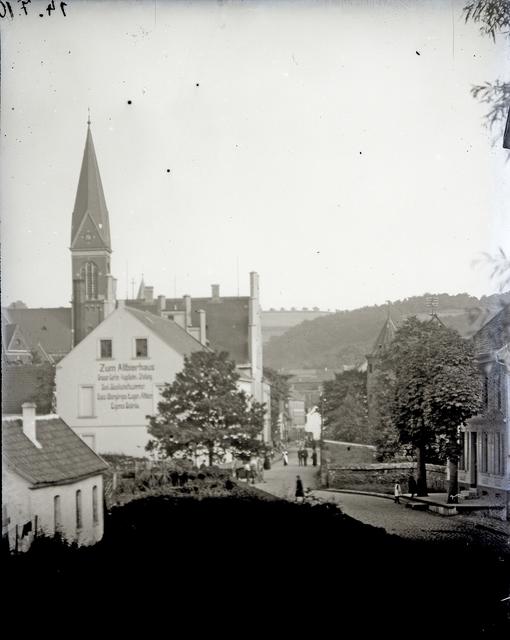 Ein Blick die Heckstraße herunter aus dem Jahre 1910. 
Foto: Kirchenarchiv 
