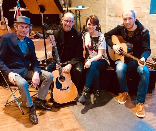 Die Band "Behind Blue Eyes".
