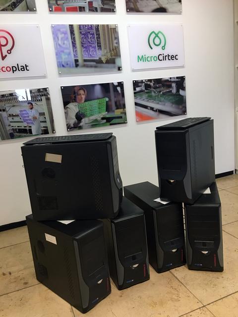 Zugute kommen die Computer den Auszubildenden, die im Internat des Berufsbildungswerkes in Moers leben.