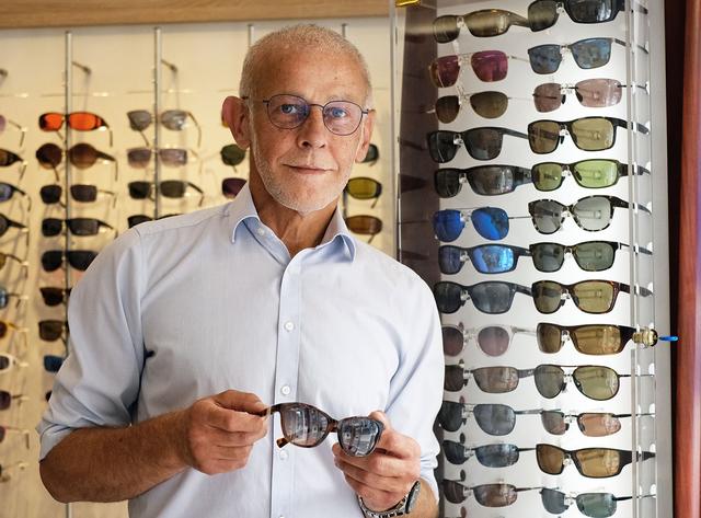 Wer seinen Augen etwas ganz besonders Gutes tun möchte, der entscheidet sich dabei für eine Maui Jim Sonnenbrille. Die patentierte Glastechnologie entfernt 99,9% des Blendlichts, blockiert 100% der schädlichen UV-strahlung und verstärkt gleichzeitig die Farben auf beeindruckende weise.
