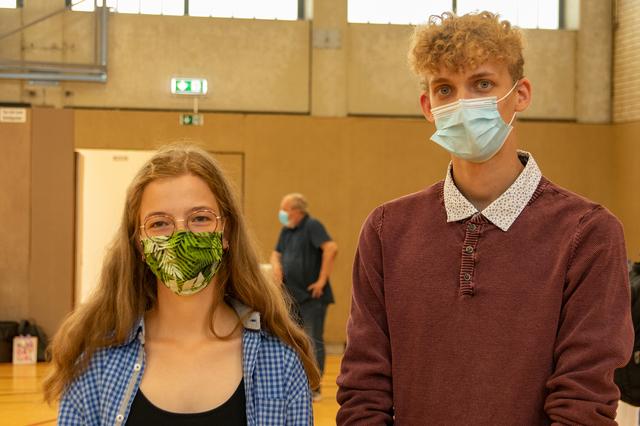 Die Moderatoren der Veranstaltung: Leona Seifert und Gerome Röttges