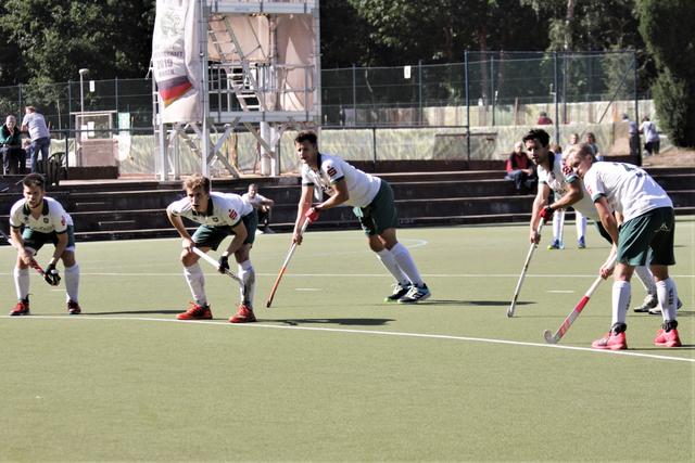 Konzentriert warten die Uhlen auf die Hereingabe einer kurzen Ecke.