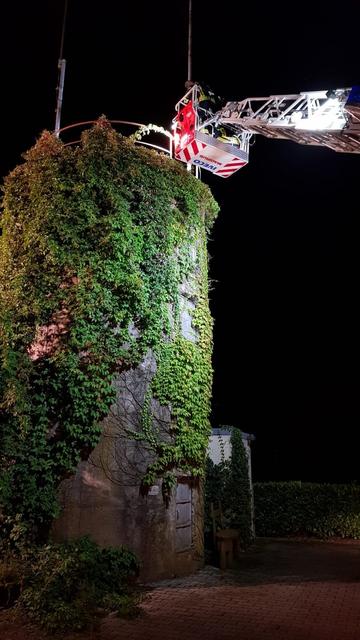Am Montagabend wurde die Löschgruppe Delle, um 21:46 Uhr, zu einer Tierrettung nach Brenscheid alarmiert. Eine Katze hatte sich auf ein acht Meter hohes Silo verirrt und kam allein nicht wieder hinunter.