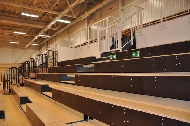 Sporthalle 1 ist mit einer elektrisch ausfahrbaren Tribünenanlage für bis zu 600 Personen ausgelegt und kann baurechtlich als Versammlungsstätte genutzt werden. | Foto: Stadtanzeiger Dortmund, Käfer