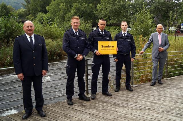 Die Polizisten werden auf die sieben Polizeiwachen des Hochsauerlandkreises verteilt.