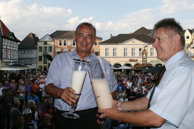 Fotoarchiv © Jürgen Thoms Bürgermeister Werner Kolter und Bürgermeister Schwartz Béla aus Unnas Partnerstadt Ajka