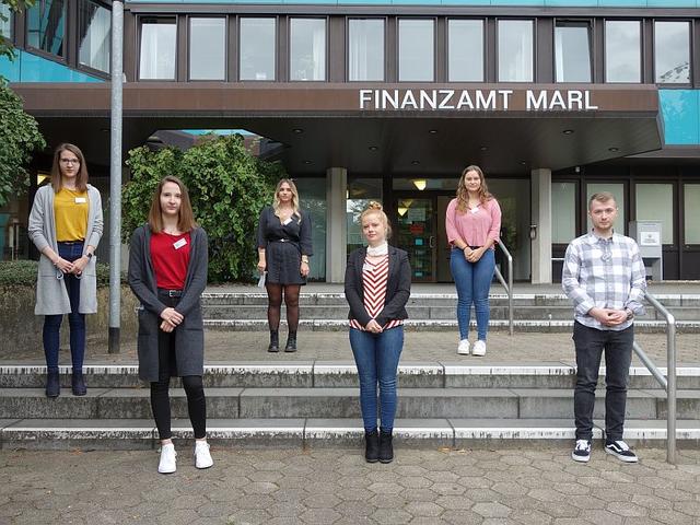 Der mittlere Dienst ist das Ziel von Louisa u. Sarah Dirx, Alev Kirazli, Larissa Plum, Lena Karoline Mies,
Bayram Partlak.