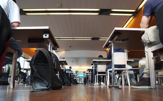 Ab 170 Prüfungsteilnehmern geht es in die Hauptmensa des Studierendenwerkes.