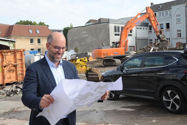 Christian Büscher, Geschäftsführer des Sahle-Tochterunternehmens PAZA-Baugesellschaft, freut sich, dass zwischen Sternbergstraße und Nordstraße 139 neue Wohnungen gebaut werden können.