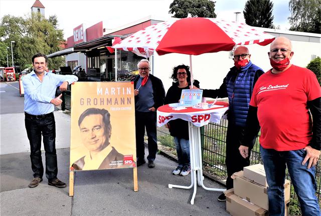 SPD-Ratsher Martin Grohmann und Bezirksvertreter Rolf Gemmecke stehen Rede und Antwort.