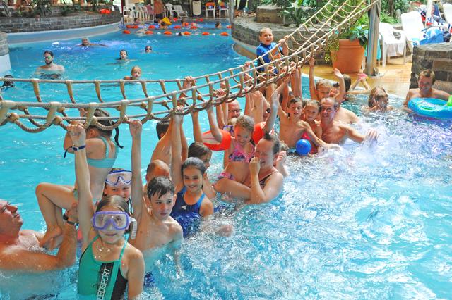 Wasserratten kommen jetzt auch im Hildorado wieder auf ihre Kosten. Das Freizeitbad ist an Wochentagen in drei Zeitfenstern, am Wochenende in zwei geöffnet. Pro Zeitfenster dürfen nur maximal 150 Gäste ins Hildorado.