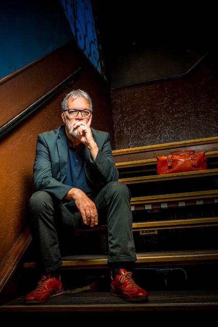 Kabarettist Wolfgang Trepper bleibt „pro doMMo“ treu und verschiebt seinen Auftritt.