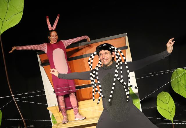 Antonia Dreeßen und Tom Gerngroß als Schnecke Lily und Spinne