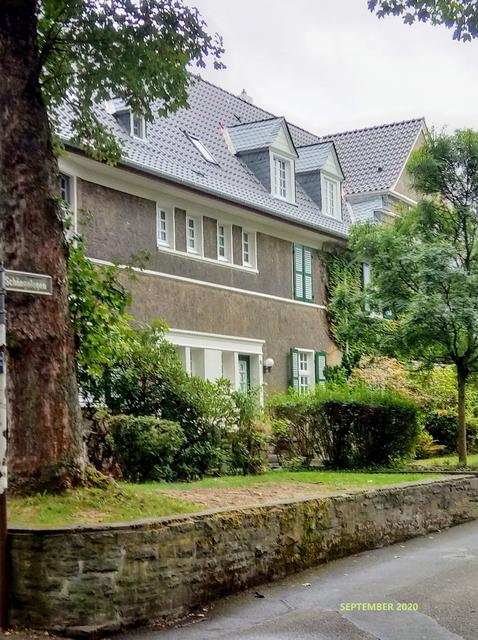 SCHÖN hier...SCHÖNGELEGEN! :-)