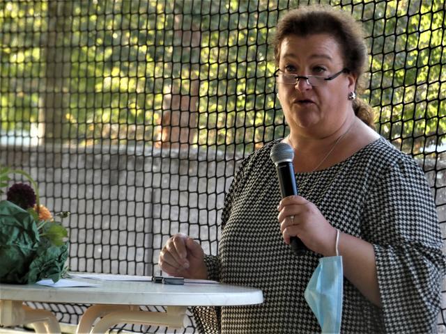 Stiftungsvorstand Bettina Gosten hielt in der Tengelmann-Arena eine sehr engagierte Begrüßungsrede, in der sie für eine vorurteilsfreie Diskussions- und Lösungskultur plädierte.