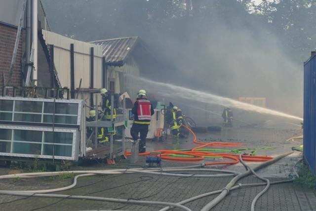 Vollbrand Werkstatt Am Apelstück Löschmaßnahmen