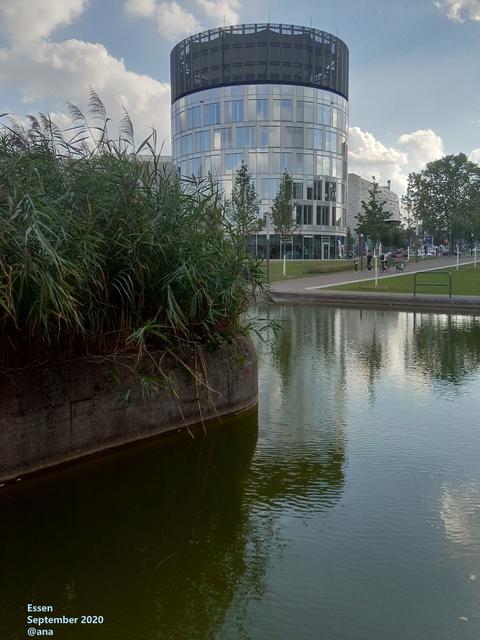 Funke Medien Turm mit newswall´in Essen